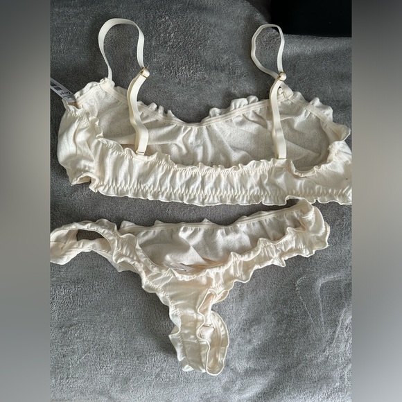 Cream size large bralette and thong set - Picture 3 of 3